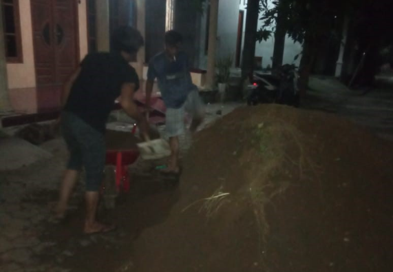 Pelaksanaan Kegiatan Peningkatan Jalan Gang Kepodang RT 05 RW 02 Kelurahan Candiroto